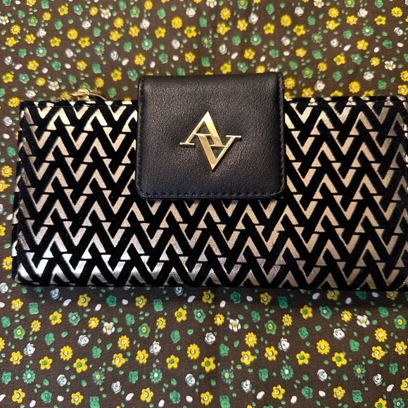 Adrienne Vittadini, NWT Wallet, Mettalic - Picture 5 of 15